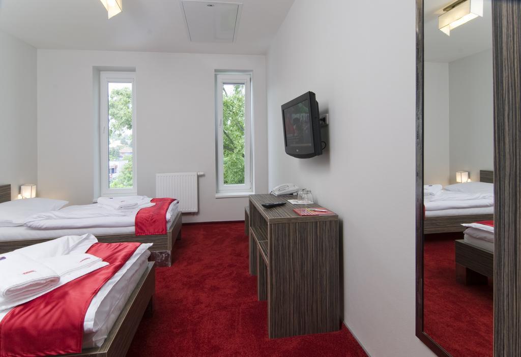 קופריבניצה Hotel Olympia מראה חיצוני תמונה